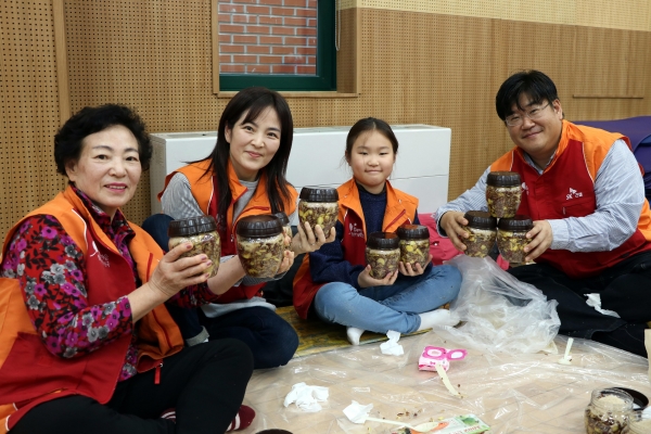 SK건설, ‘겨울나기 선물상자’ 만들기 가족봉사활동