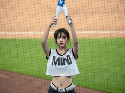 치어리더 황다건, 성희롱고충 토로 - 한국사회복지저널